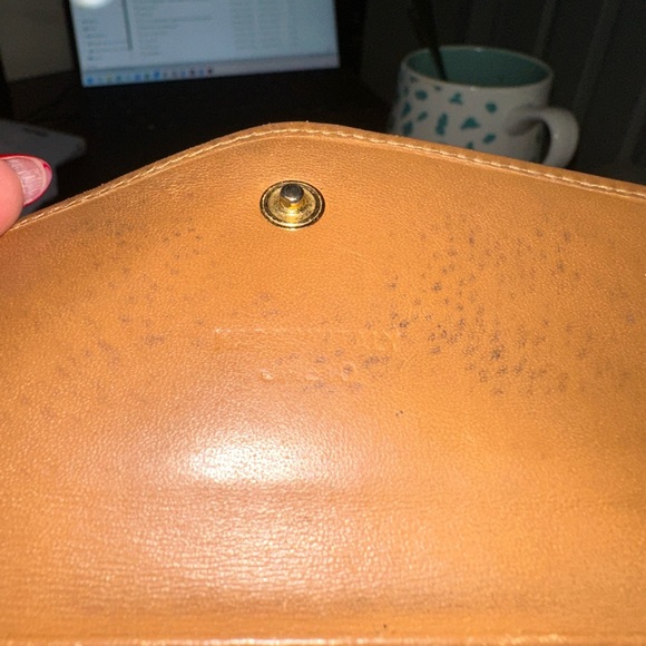 Vintage Celine Tan Leather Wallet with Gold Clasp - preloved - Picture 6 of 7